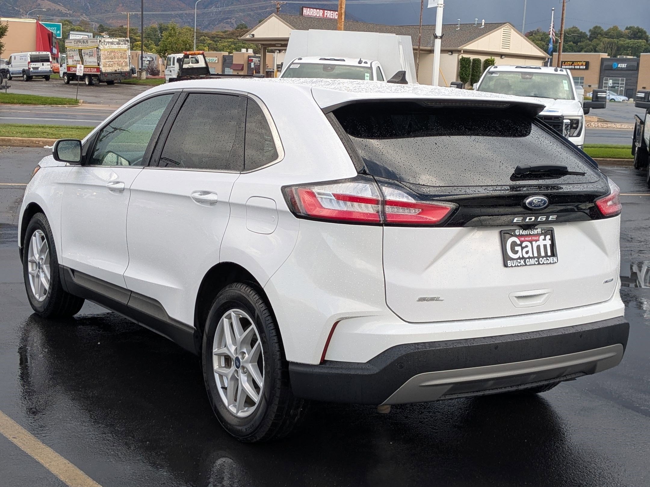 2021 Ford Edge SEL photo 5