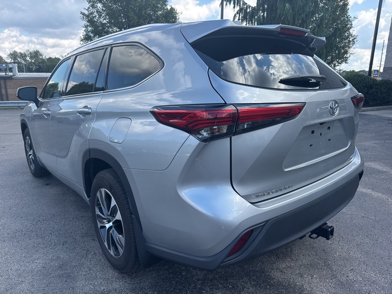 2021 Toyota Highlander XLE photo 5