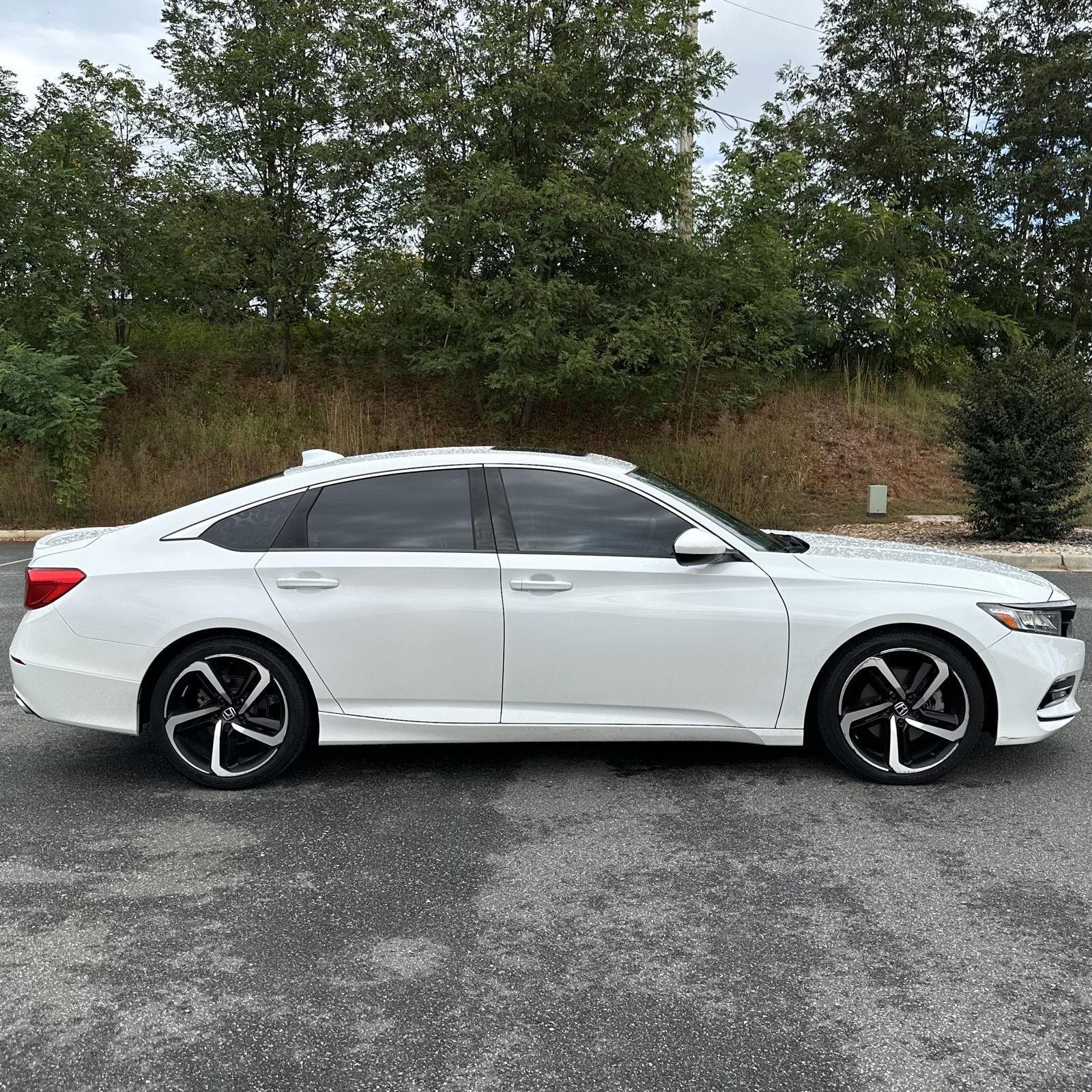 2019 Honda Accord Sport 2.0T photo 6