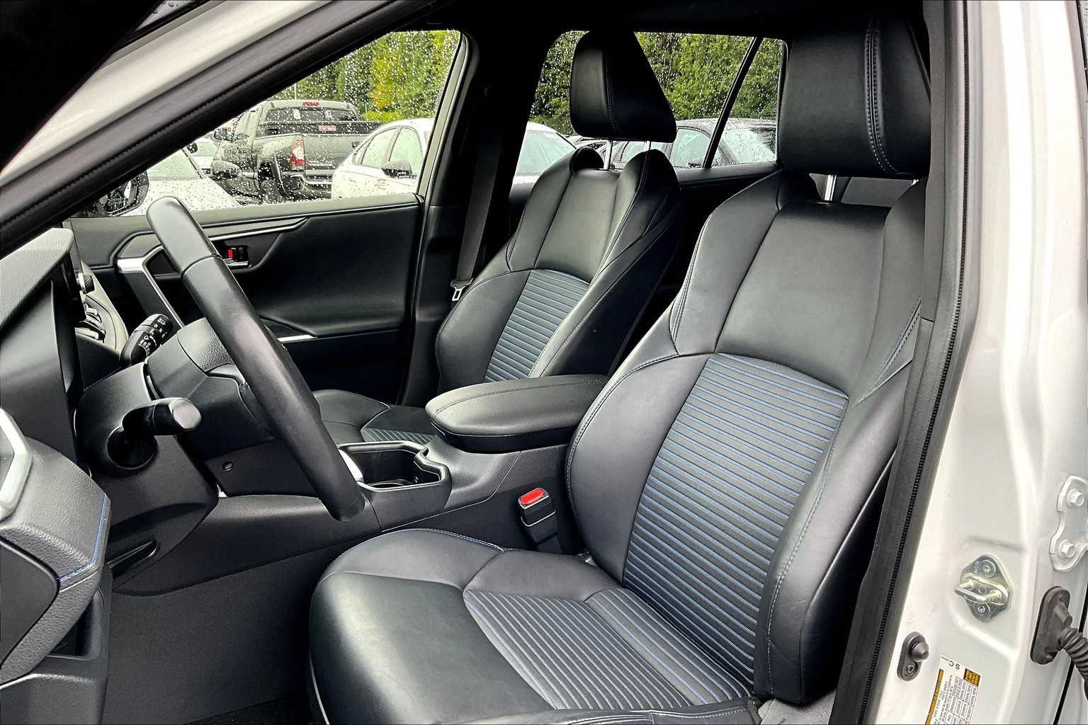 2023 Toyota RAV4 Hybrid XSE photo 4