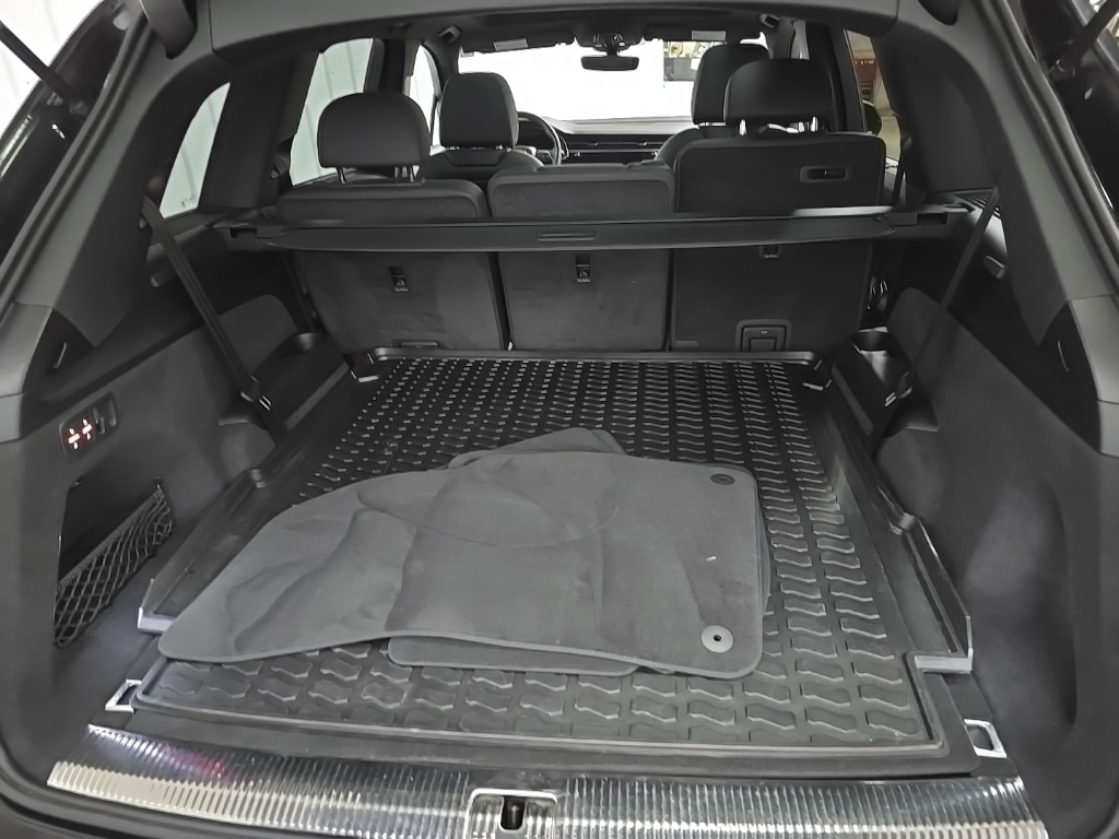 2023 Audi Q7 55 Premium Plus photo 12