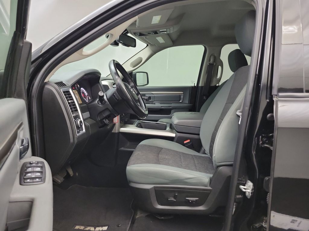 2020 Ram 1500 Classic SLT photo 3