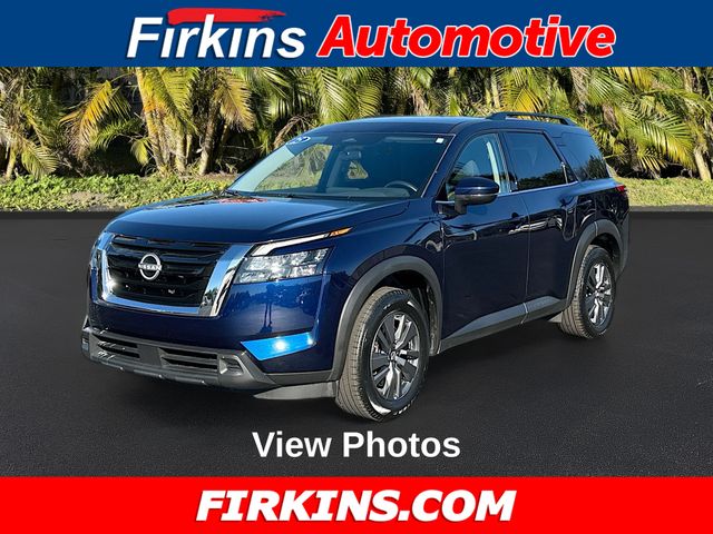 2025 Nissan Pathfinder SV's photo