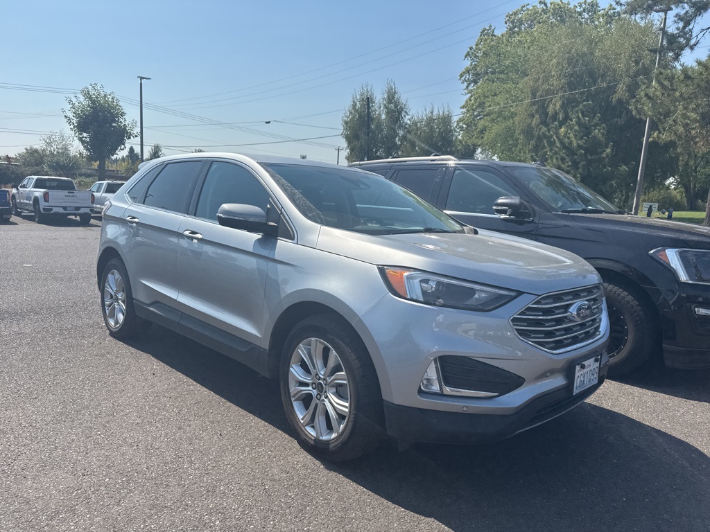 2023 Ford Edge Titanium photo 3