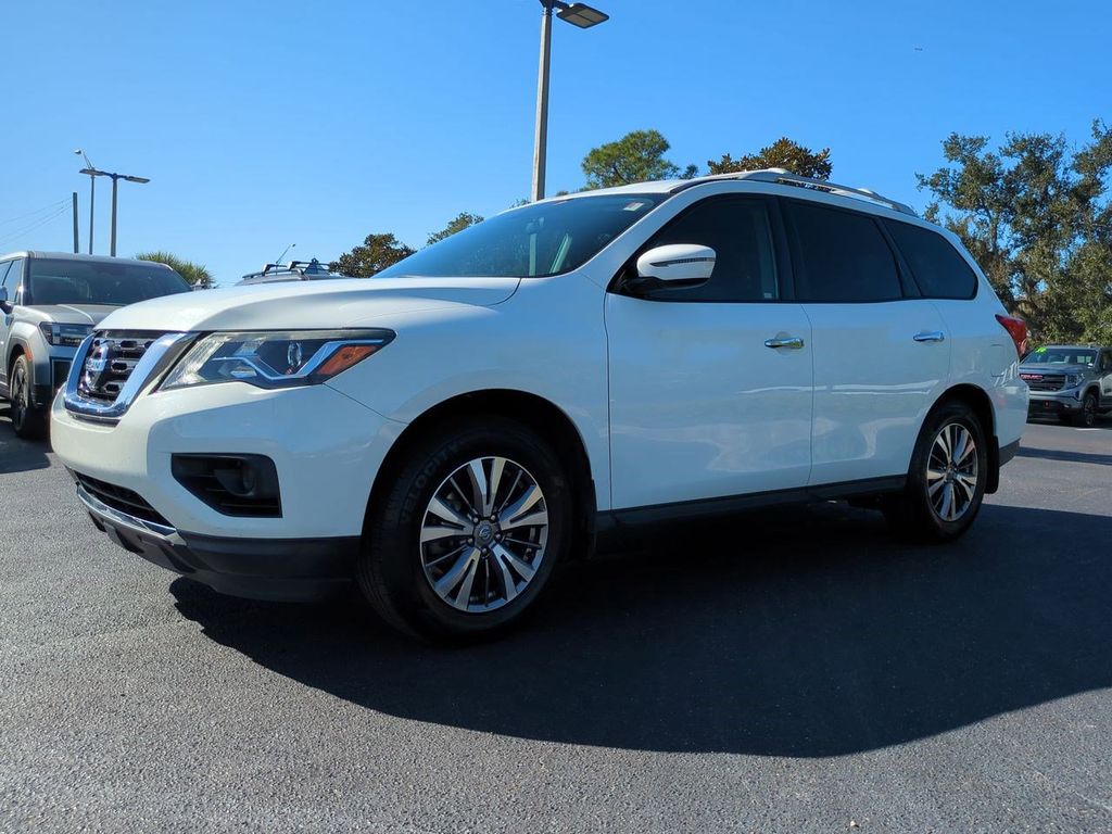 2019 Nissan Pathfinder S's photo