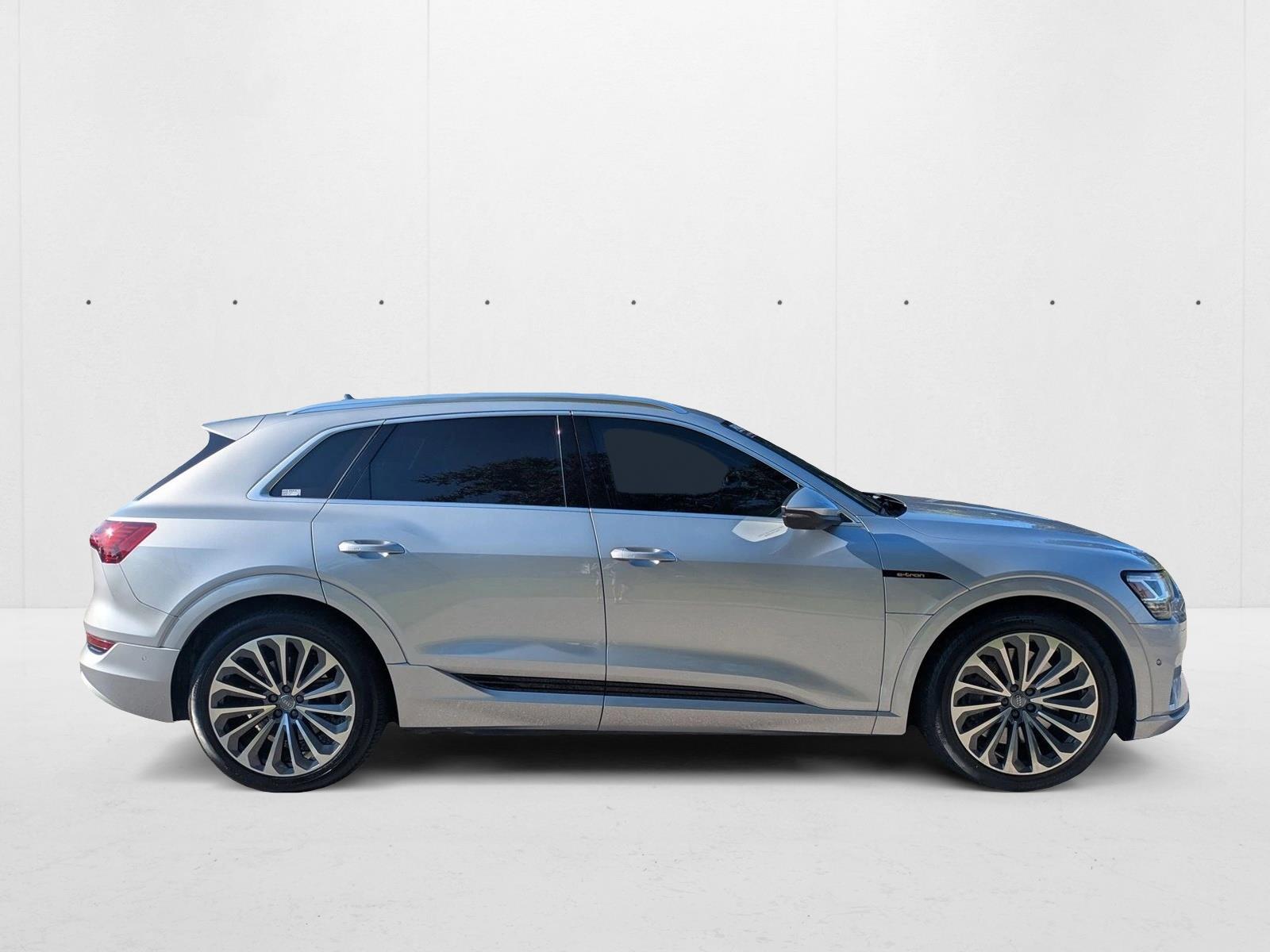 2019 Audi e-tron Premium Plus photo 4