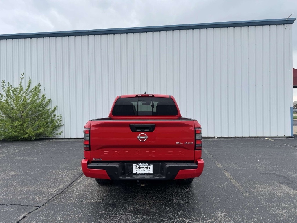 2024 Nissan Frontier SL photo 3