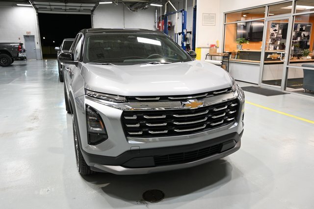 2026 Chevrolet Equinox LT photo 2