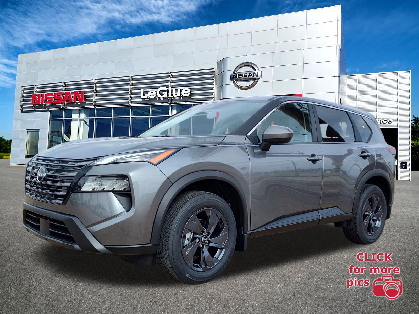 2026 Nissan Rogue SV's photo