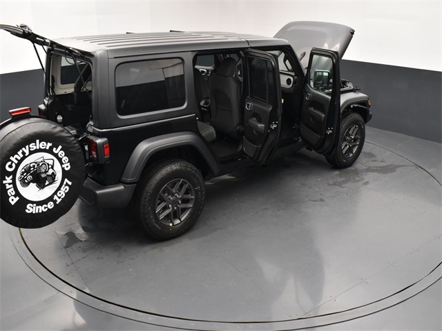 2025 Jeep Wrangler photo 29