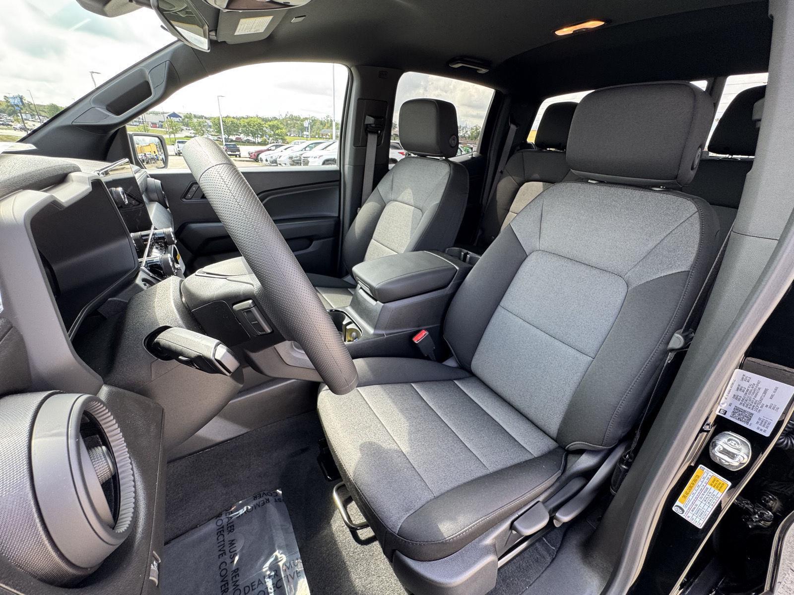 2026 Chevrolet Colorado Trail Boss photo 2
