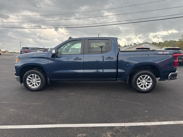 2023 Chevrolet Silverado 1500 LT photo 3