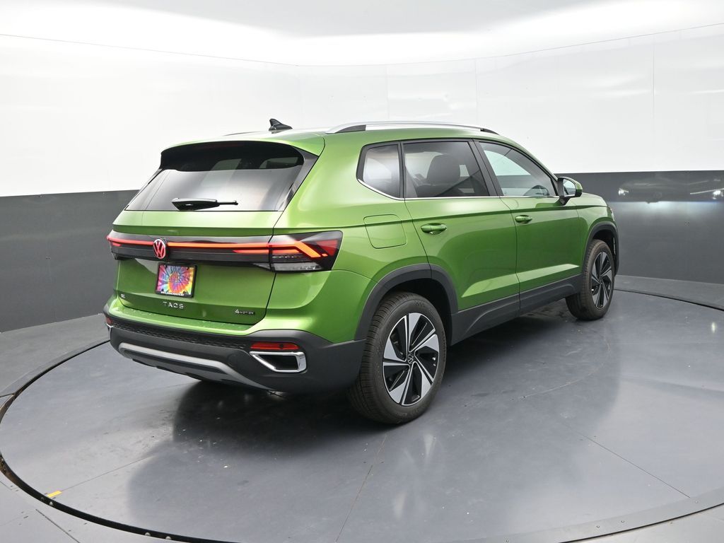 2025 Volkswagen Taos SE photo 7
