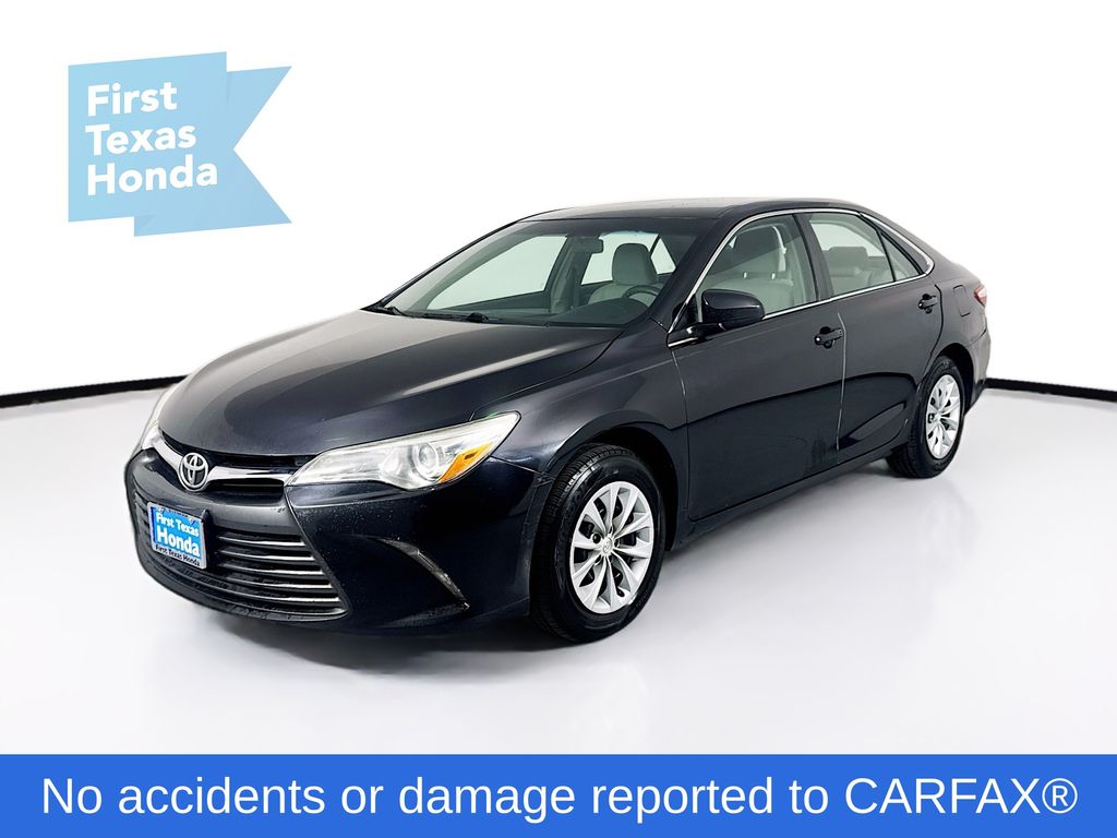 2015 Toyota Camry LE photo 3
