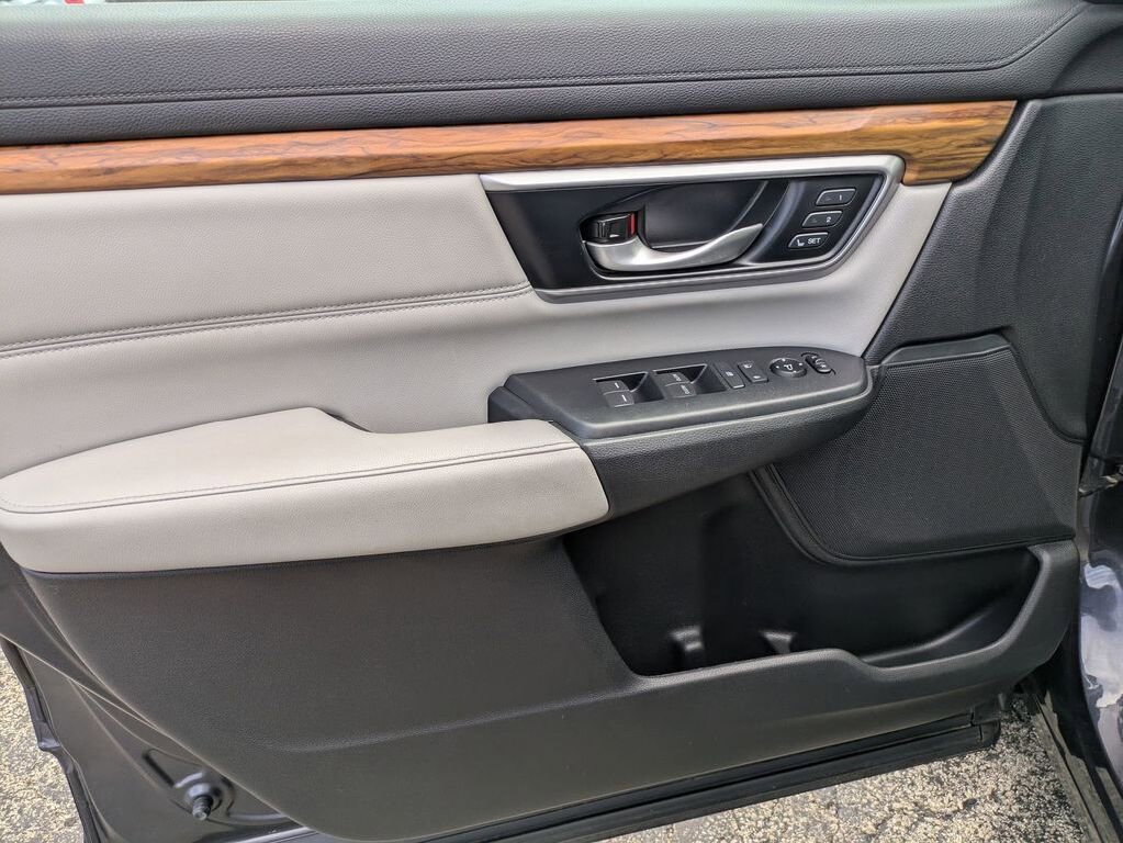 2019 Honda CR-V Touring photo 11