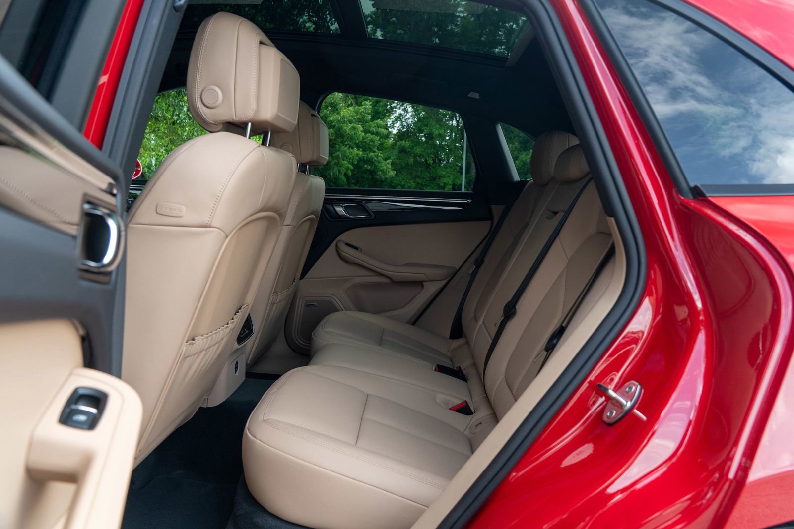 2025 Porsche Macan Base photo 30