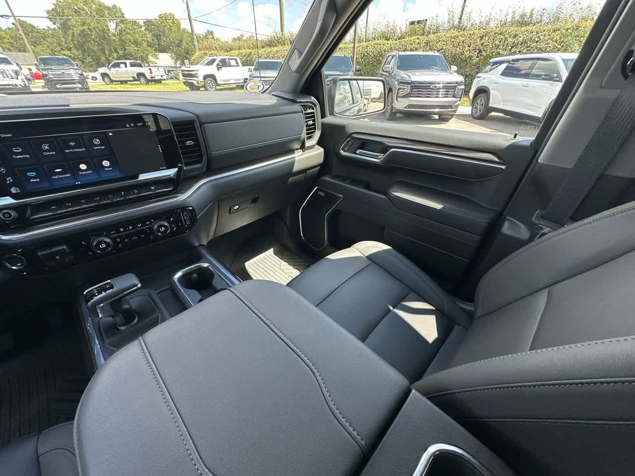 2025 Chevrolet Silverado 1500 RST photo 2