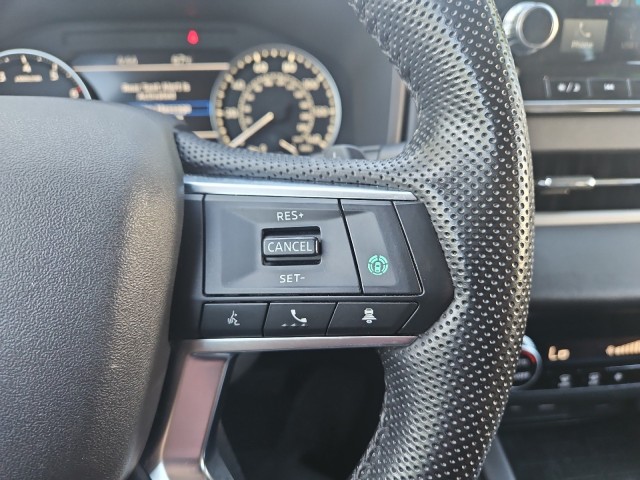 Used 2022 White Diamond Mitsubishi SE image 20