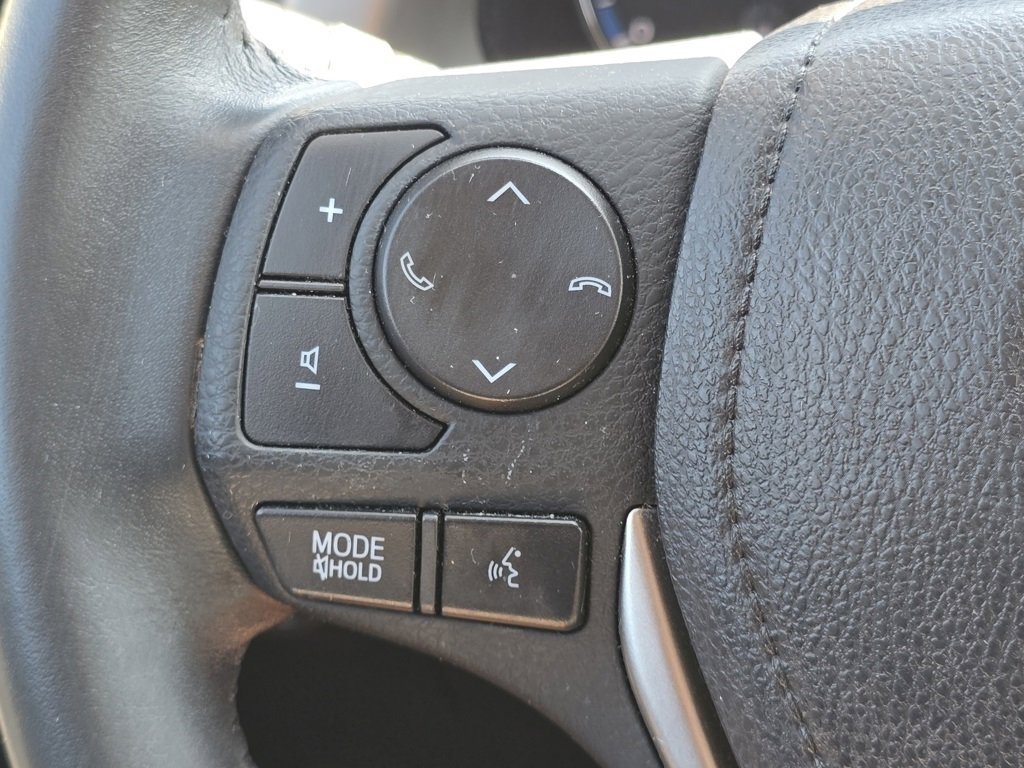 2017 Toyota RAV4 Limited photo 13