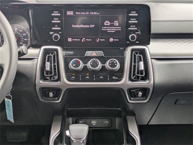 2023 Kia Sorento LX photo 18