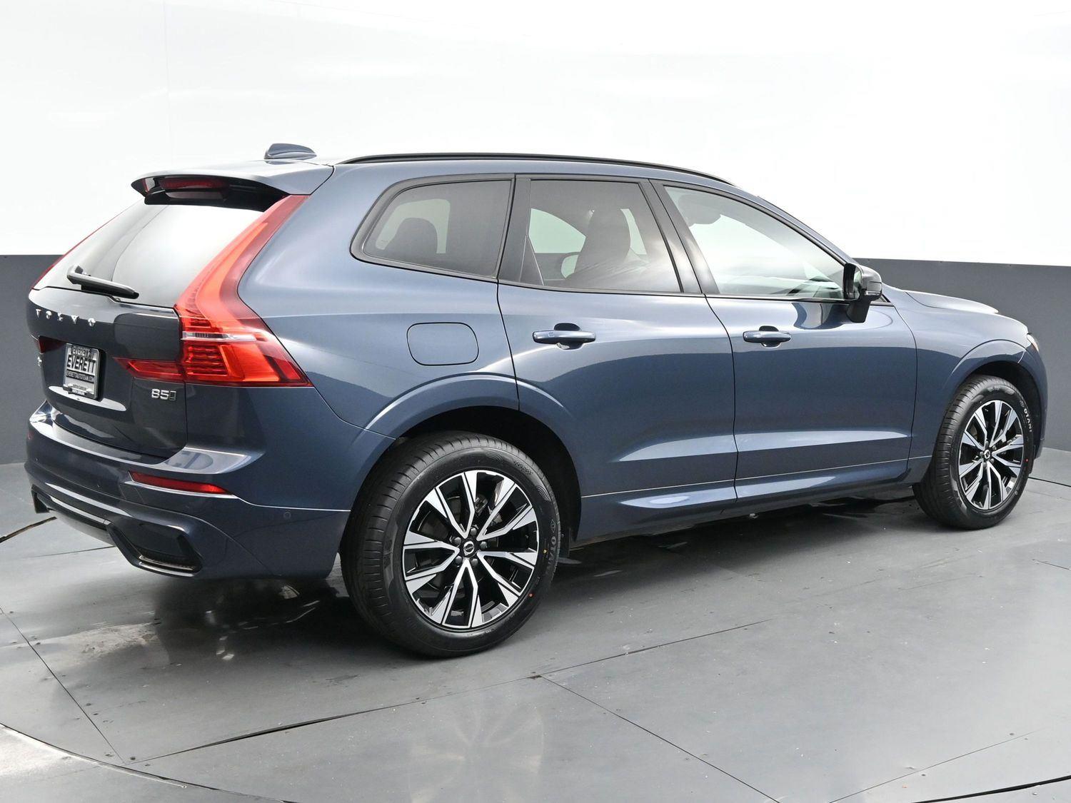 2024 Volvo XC60 Plus photo 7