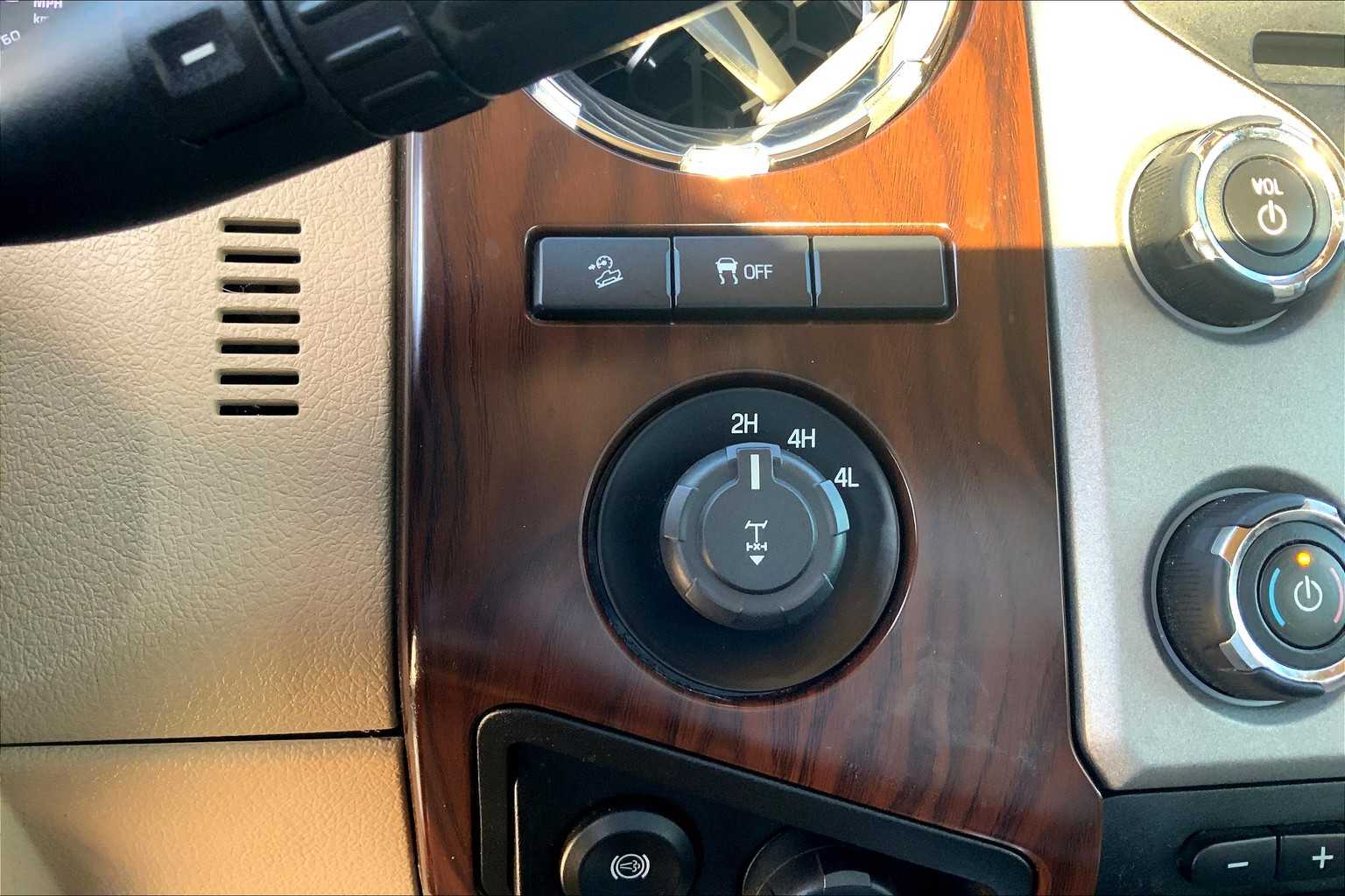 2016 Ford F-250 Lariat photo 30