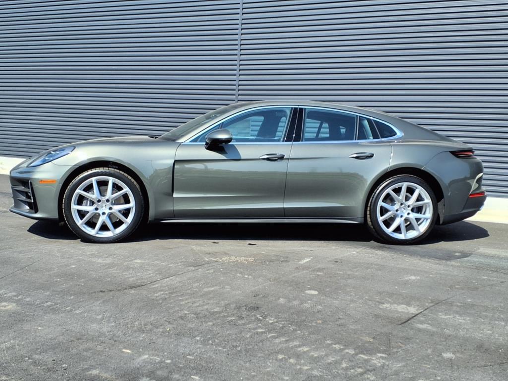 2025 Porsche Panamera 4 photo 2