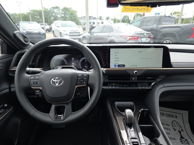 2025 Toyota Crown Signia Limited photo 12