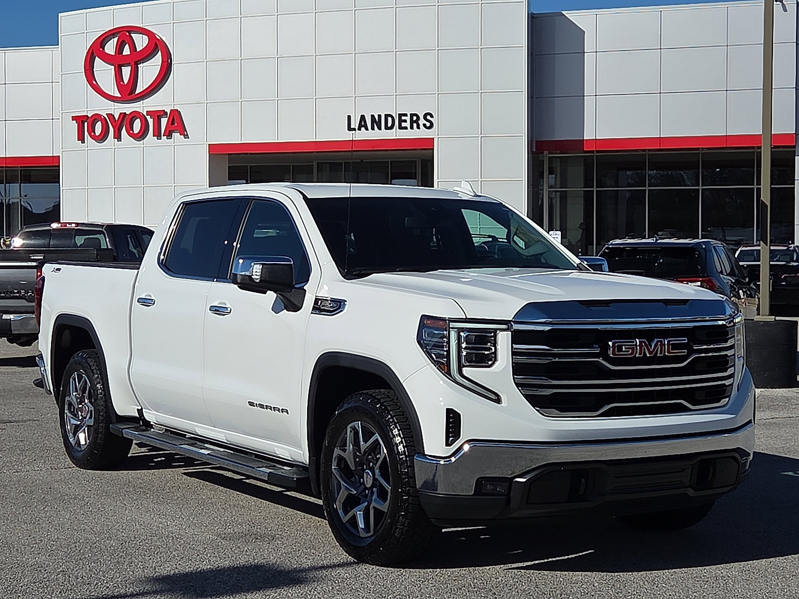 2023 GMC Sierra SLT's photo