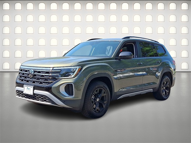 2025 Volkswagen Atlas Peak Edition SE photo 2