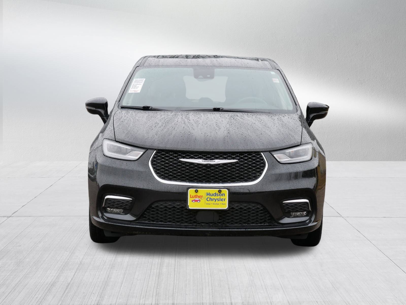 2024 Chrysler Pacifica Touring L photo 2