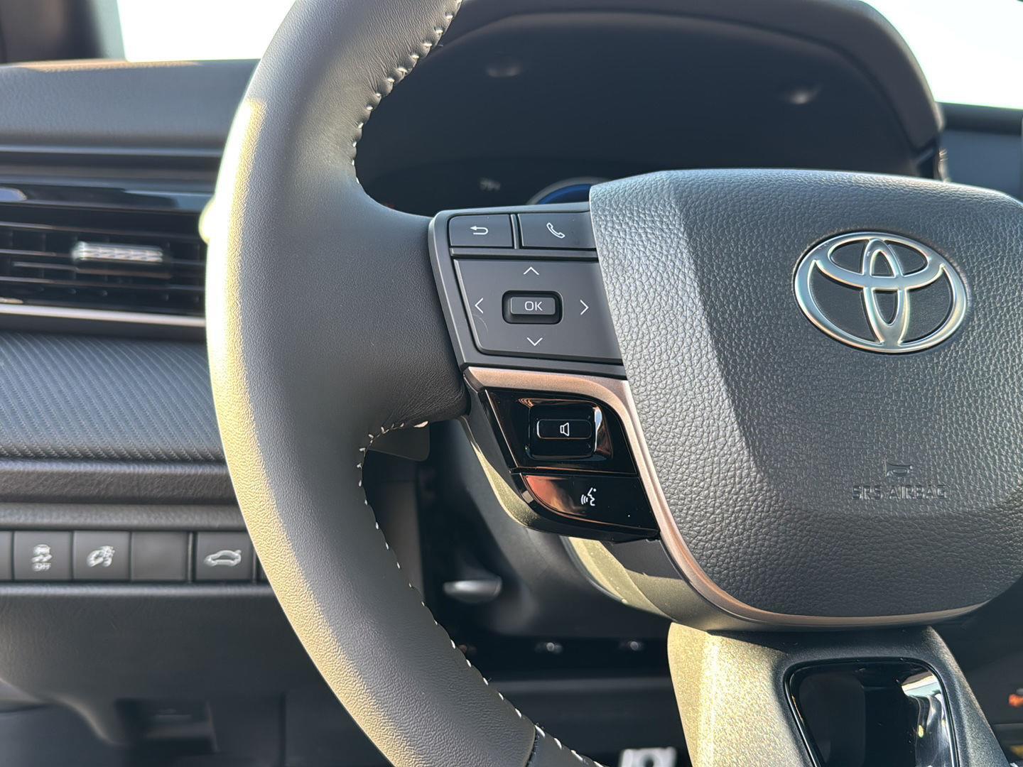 2025 Toyota Camry SE photo 18