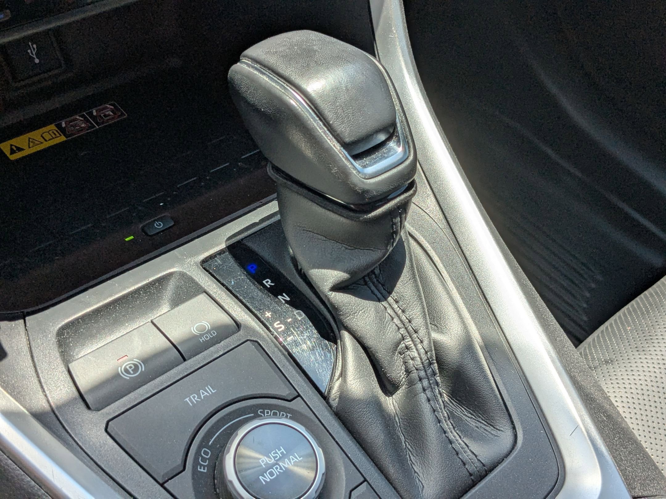 2022 Toyota RAV4 Hybrid Limited photo 23