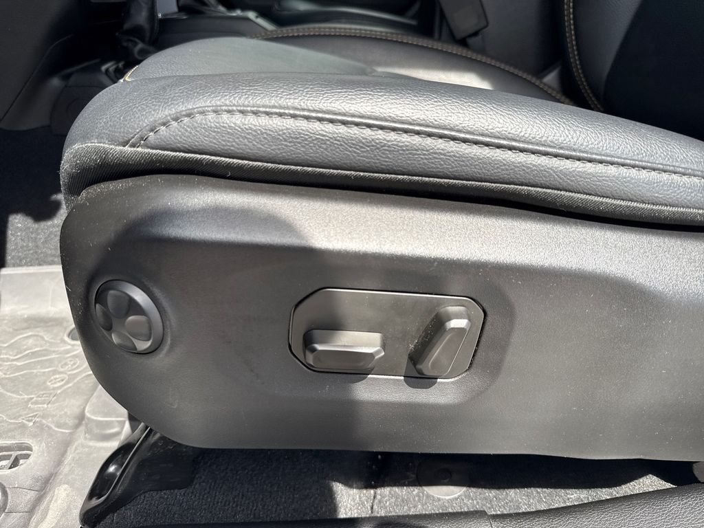 2024 Jeep Wrangler Sahara 4xe photo 12