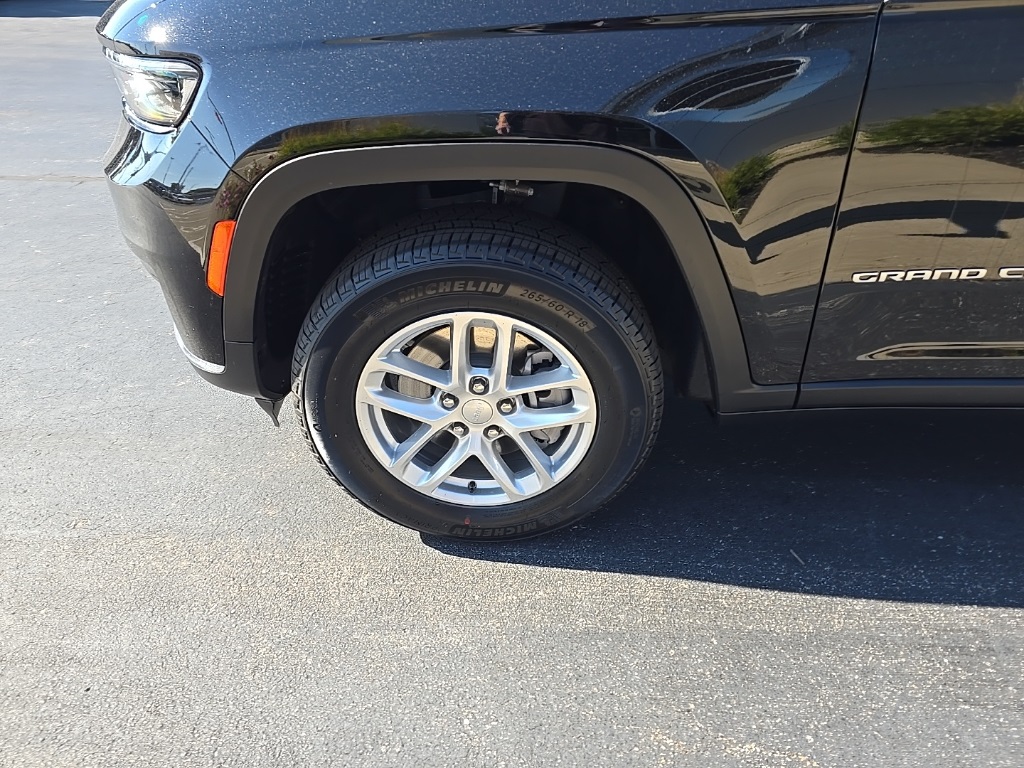 2025 Jeep Grand Cherokee Laredo X photo 13