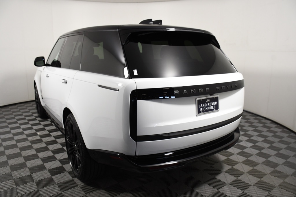 2025 Land Rover Range Rover SE photo 2