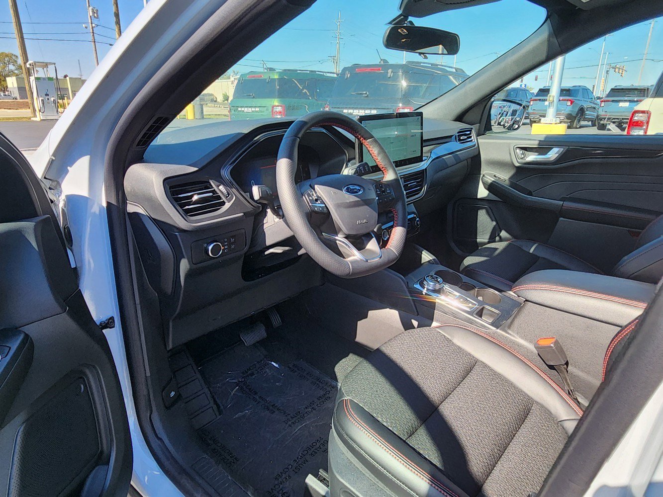 2025 Ford Escape ST-Line photo 2
