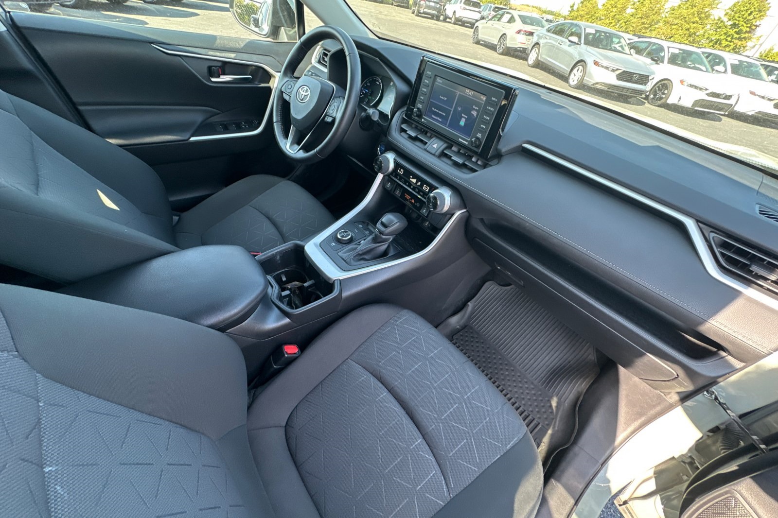 2022 Toyota RAV4 Hybrid XLE photo 15