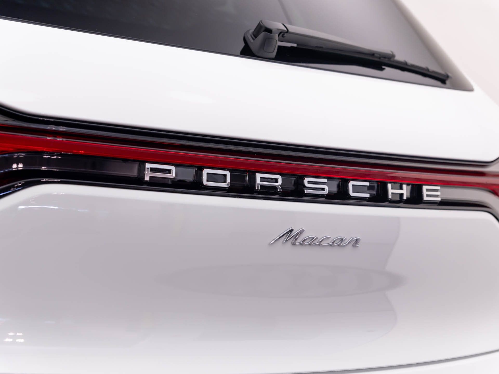 2025 Porsche Macan photo 29