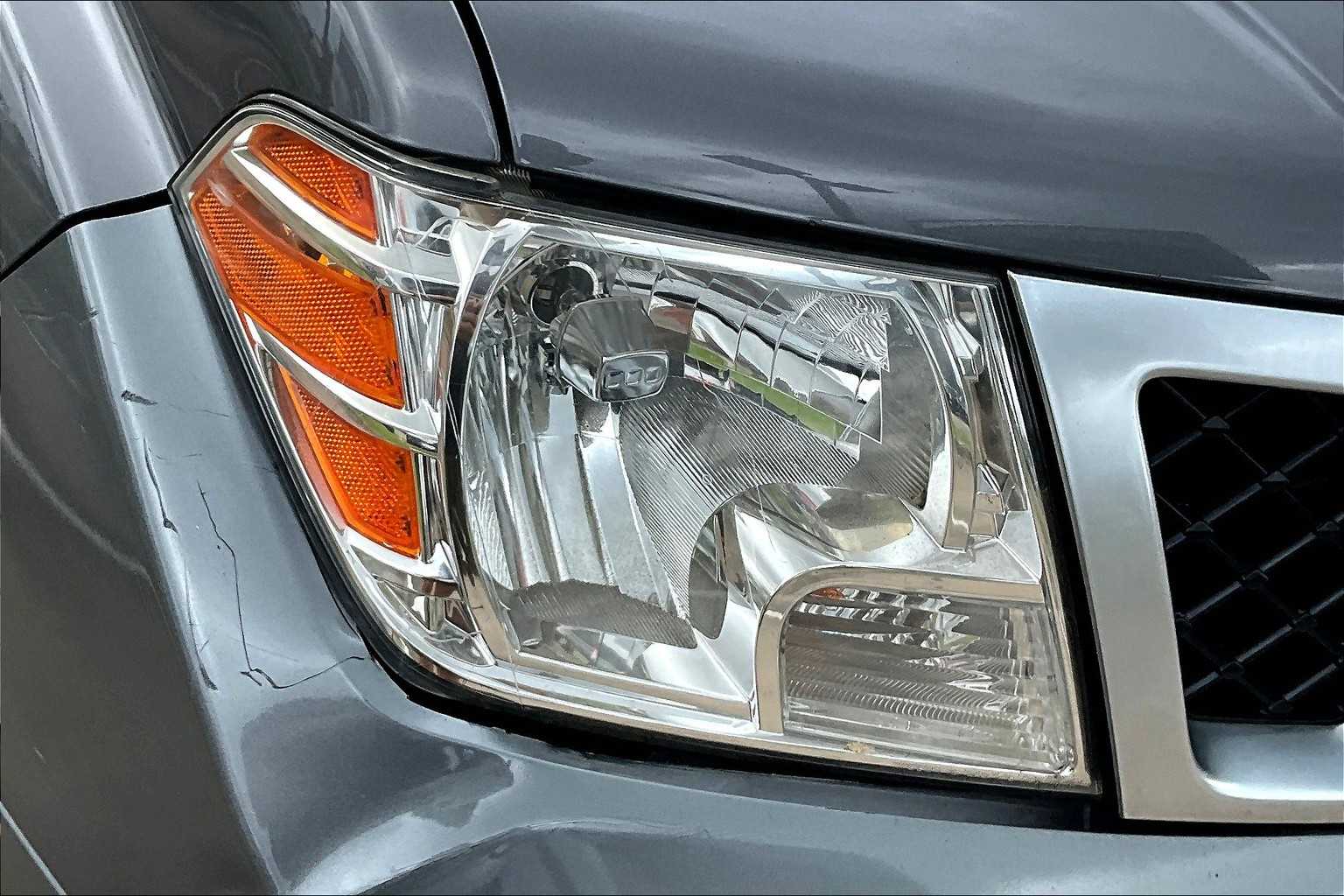 2020 Nissan Frontier SV Crew Cab photo 24