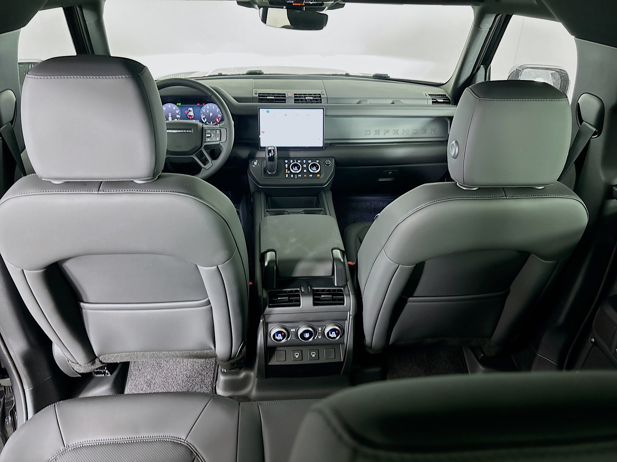 2025 Land Rover Defender 110 S photo 18