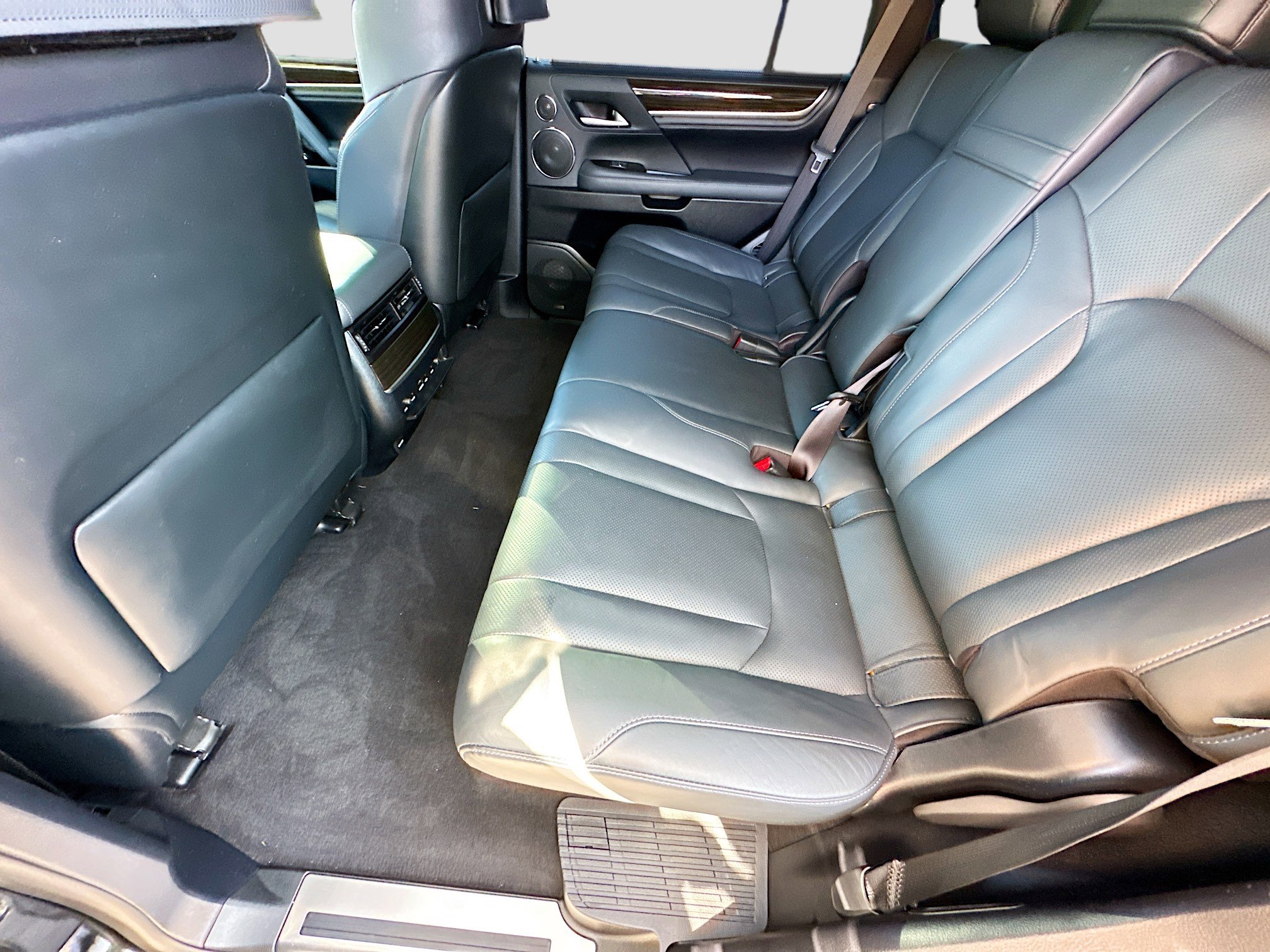 2020 Lexus LX 570 photo 27
