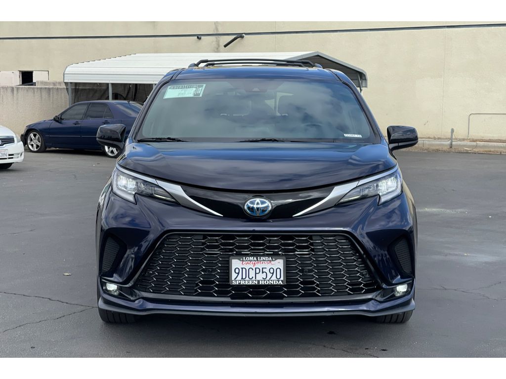 2022 Toyota Sienna XSE photo 8