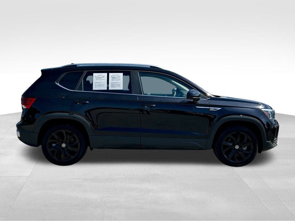 2023 Volkswagen Taos SE photo 4
