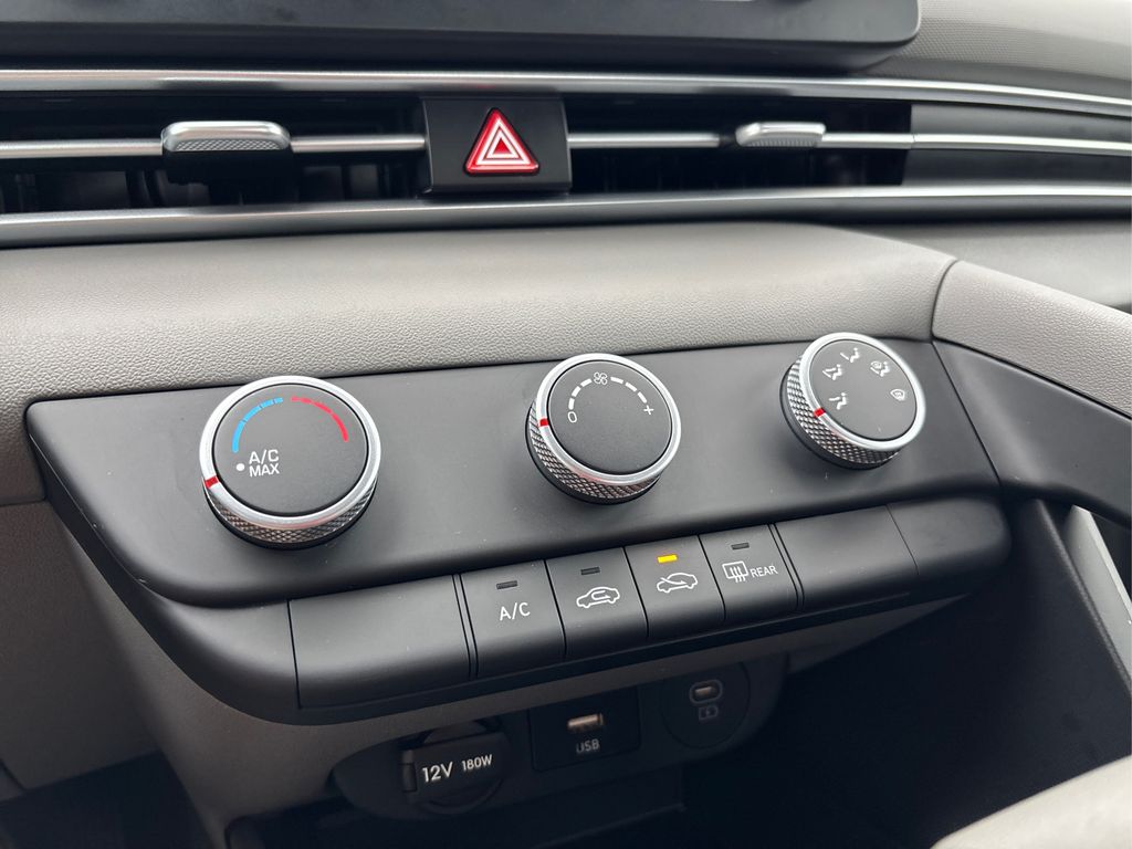 2025 Hyundai Elantra SE photo 21