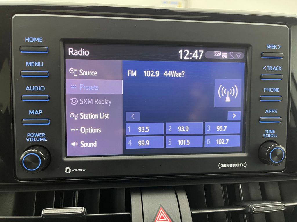 2021 Toyota RAV4 XLE photo 13