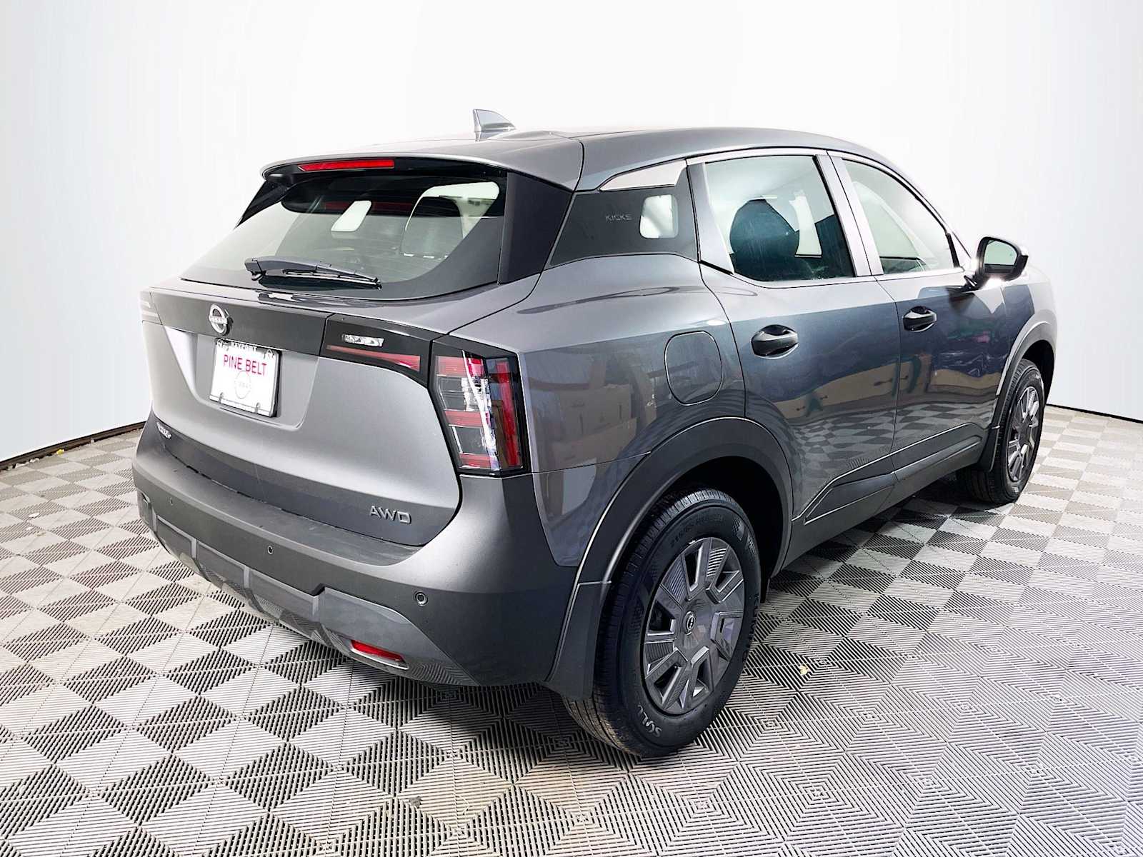 2025 Nissan Kicks S photo 2