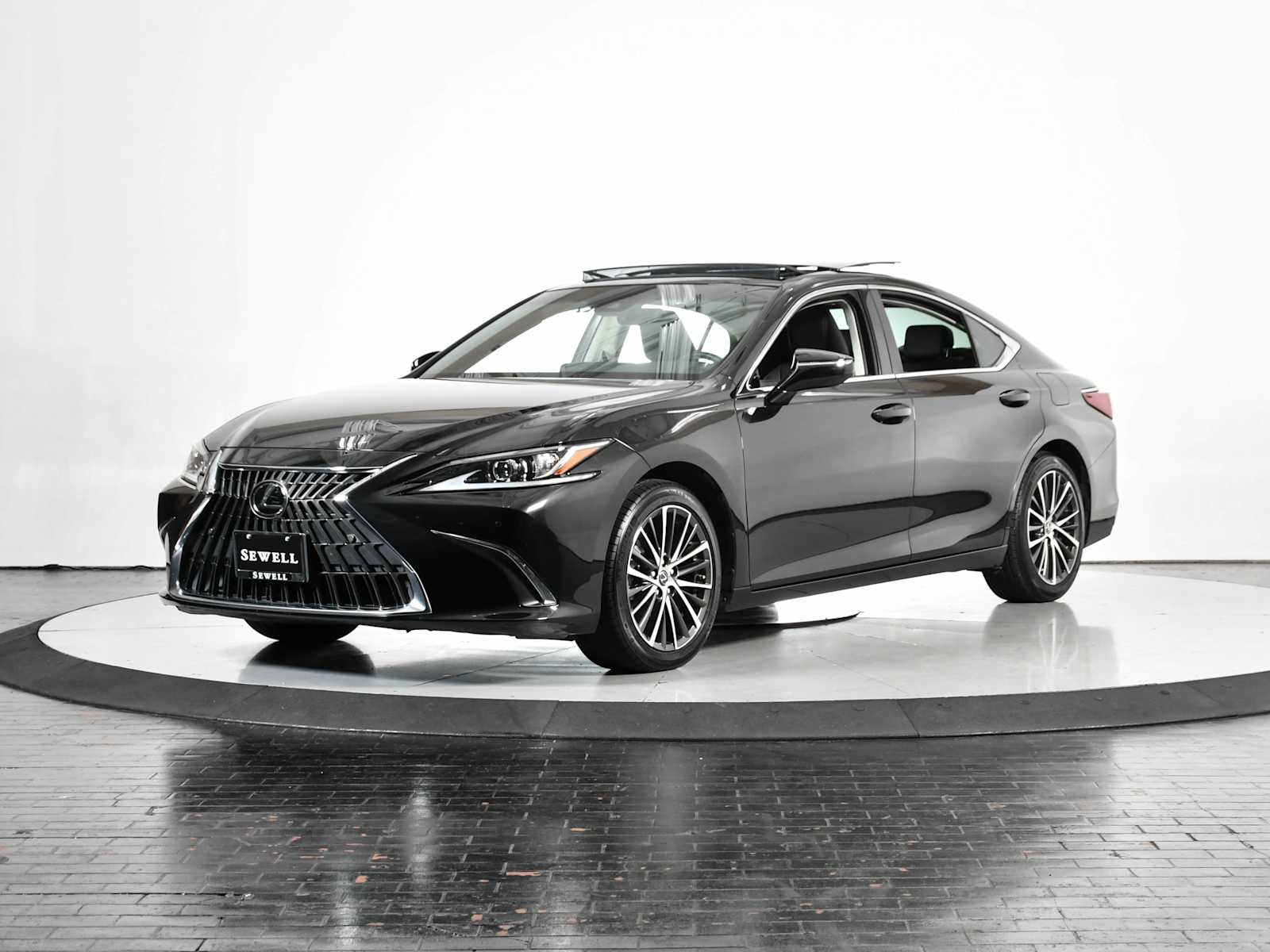 2022 Lexus ES 350's photo