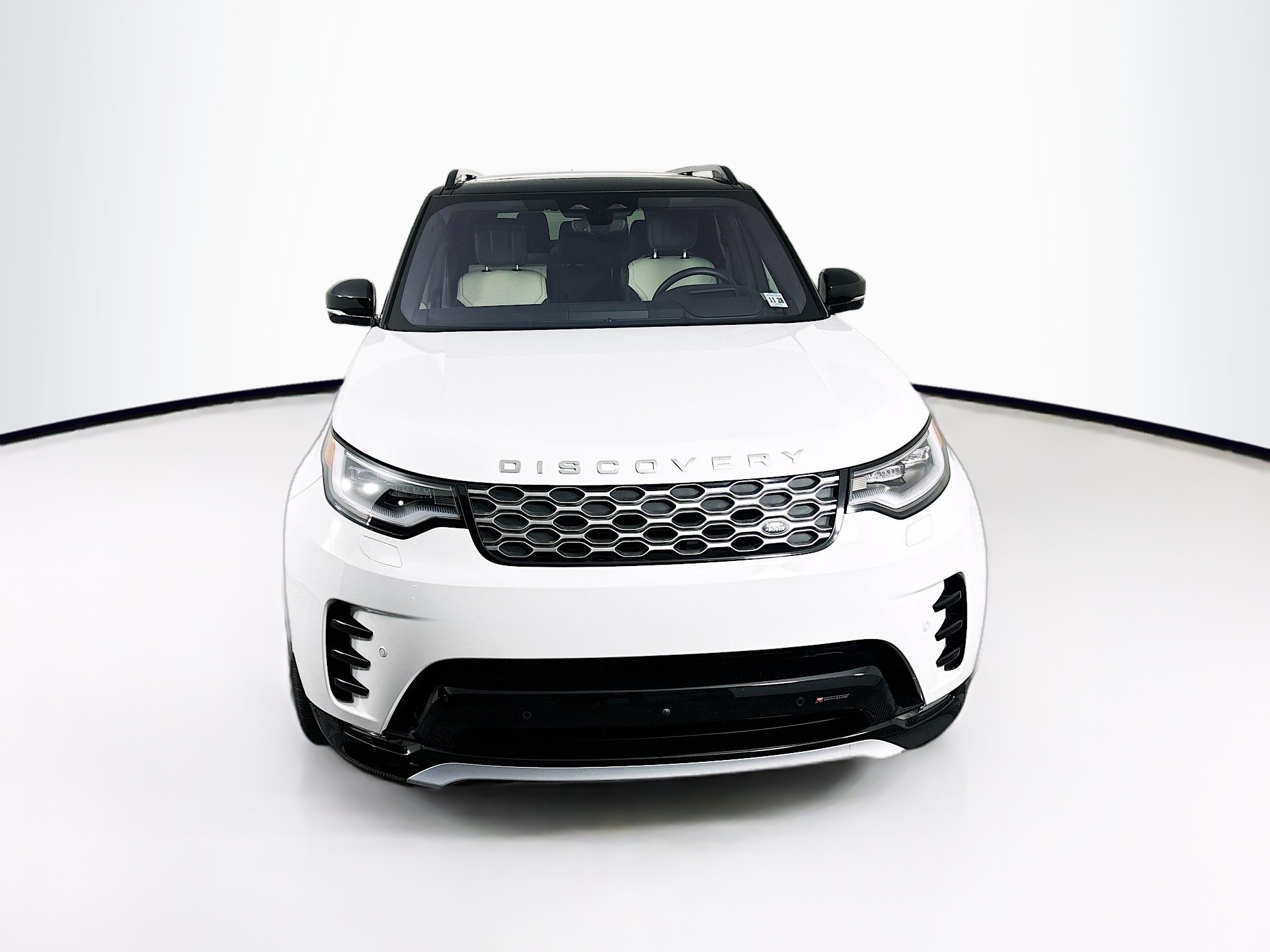 2023 Land Rover Discovery Metropolitan Edition photo 2