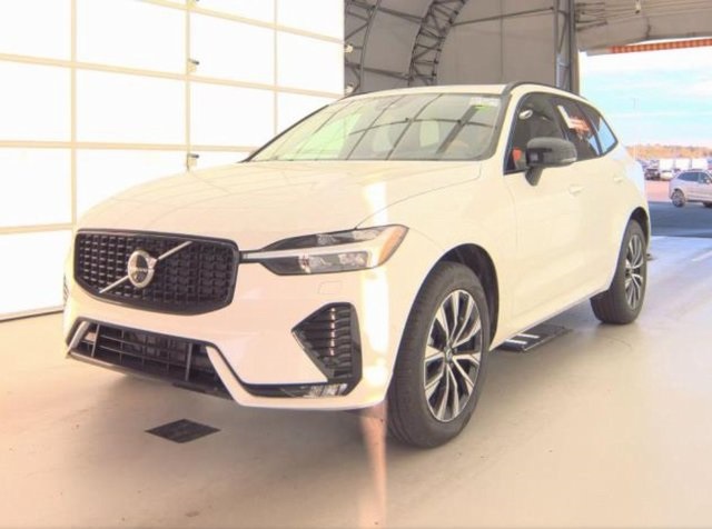 2025 Volvo XC60 Plus's photo